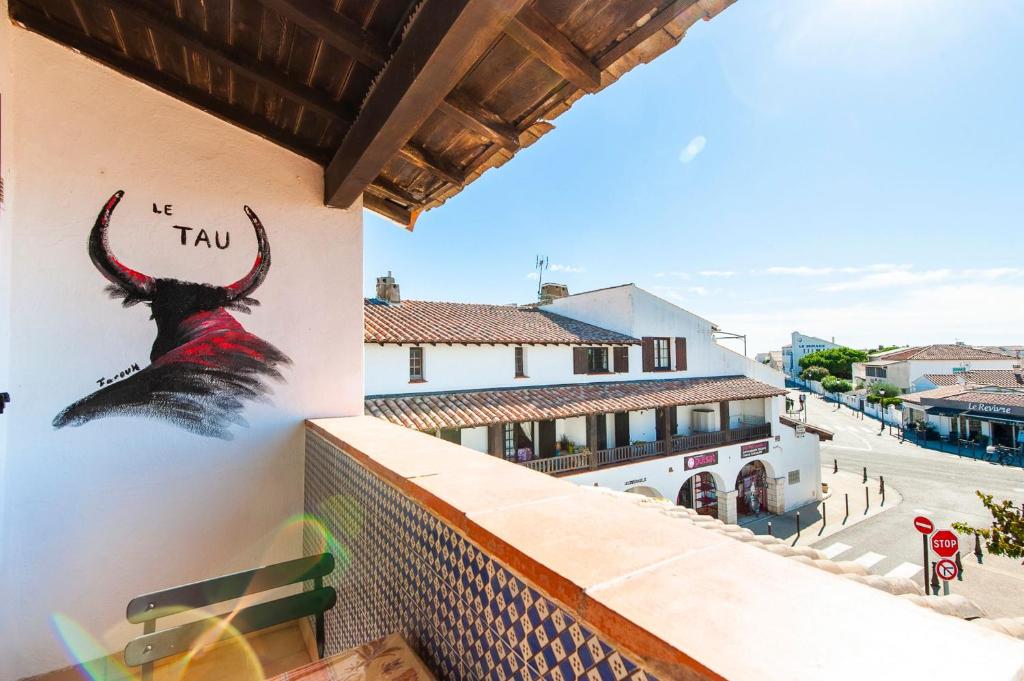 Charming Seaside Apartment with Ocean Views in Saintes-Maries-de-la-Mer - 2
