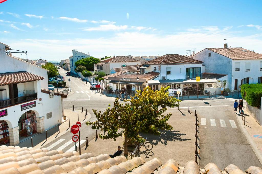 Charming Seaside Apartment with Ocean Views in Saintes-Maries-de-la-Mer - 5
