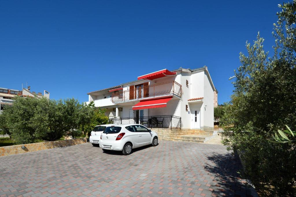 Apartments with parking spaces Okrug Gornji, Ciovo - 23665, Trogir