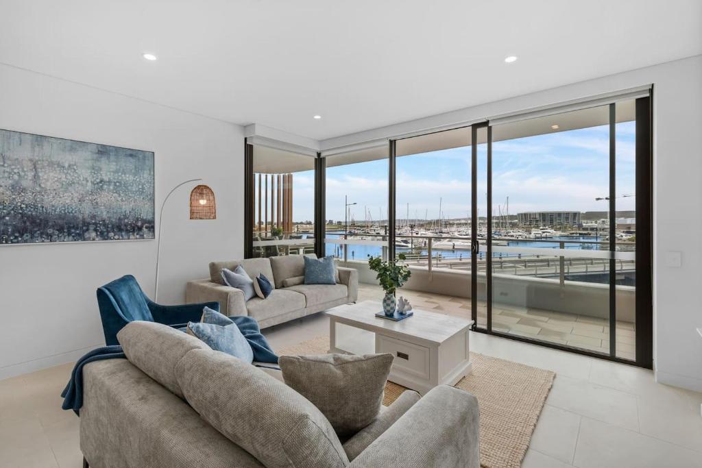 Sailview Escape - A Tranquil Marina Hideaway, Shellharbour