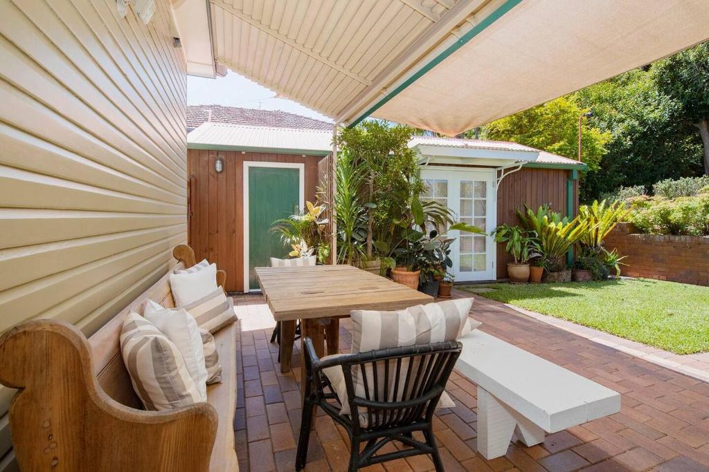 'Sunfields' Garden Hideaway between Beaches and CBD, Kahibah