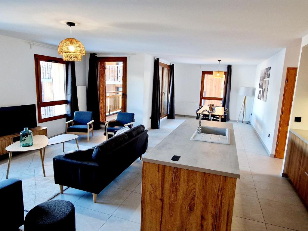 Appartement Neuf 5 pièces à 20m des pistes avec garage double - FR-1-755-37 - 3