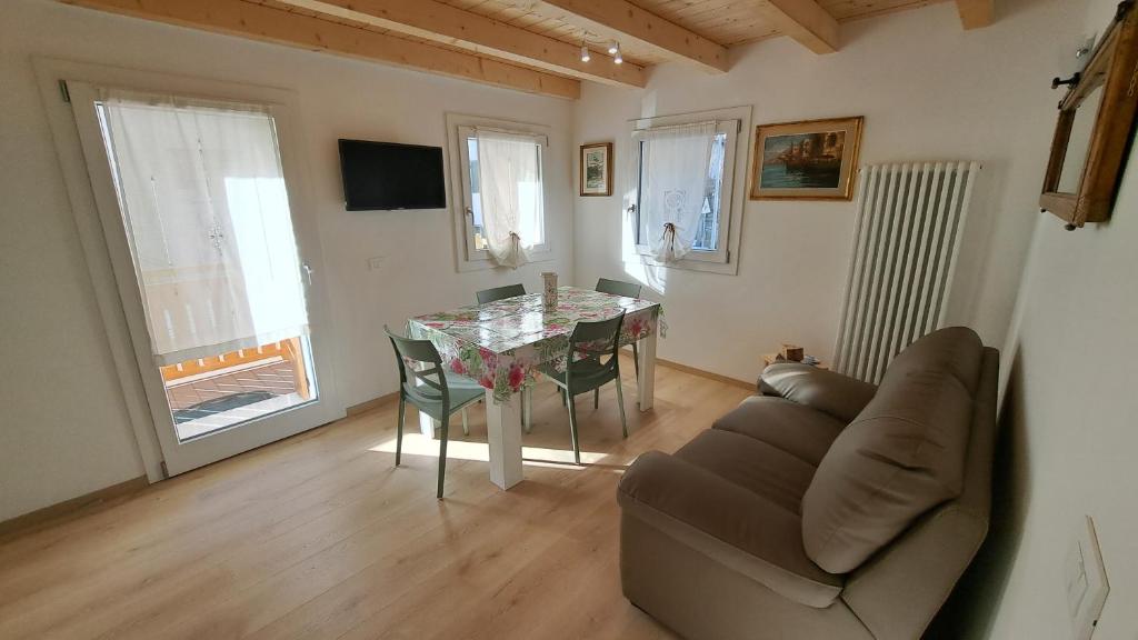 Lucy's apartment, Calalzo