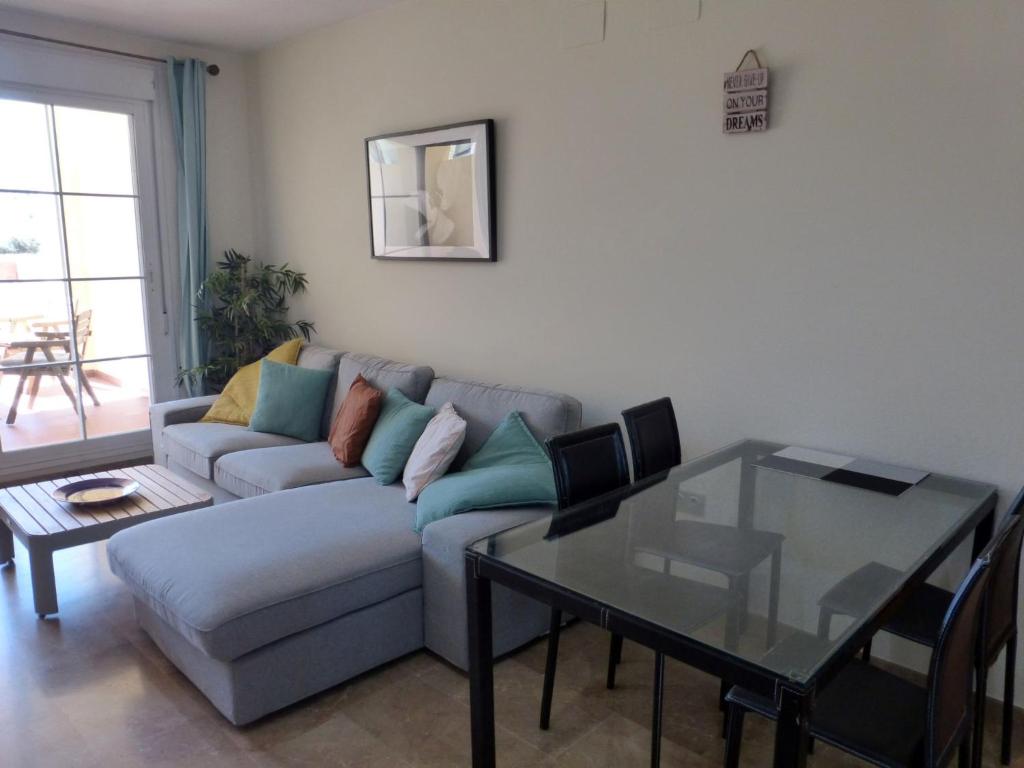 Beautiful 2 bedroom 2 bathroom apartment with pool - 5
