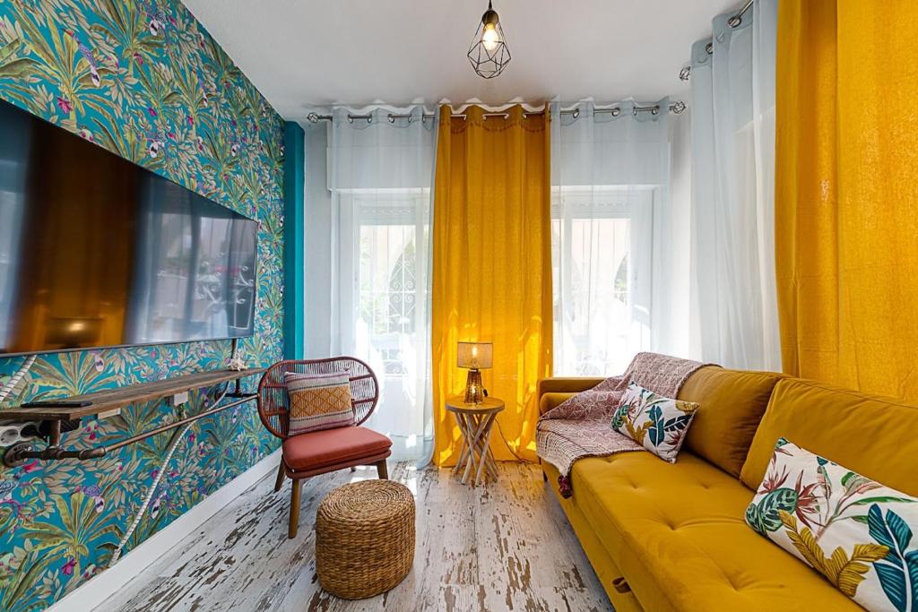 Elegant Bungalow with Jacuzzi Villa Loi Charls in Torrevieja - 1