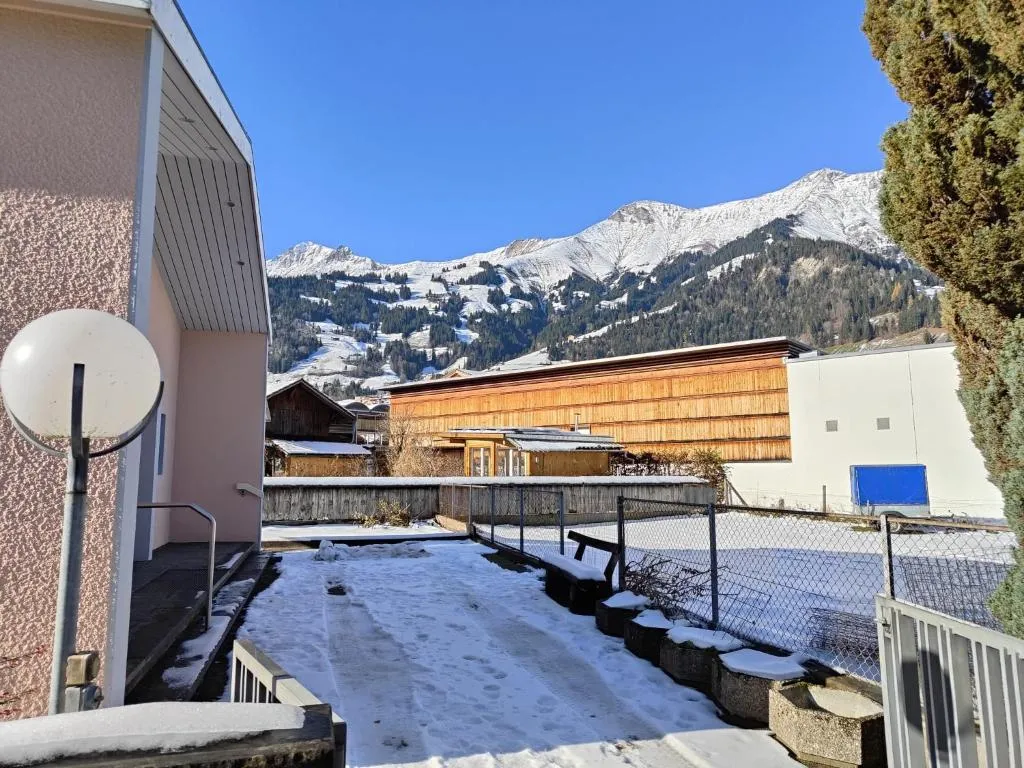 ganzes Haus für dich 20min bis nach Interlaken und Adelboden，位于弗鲁蒂根的酒店