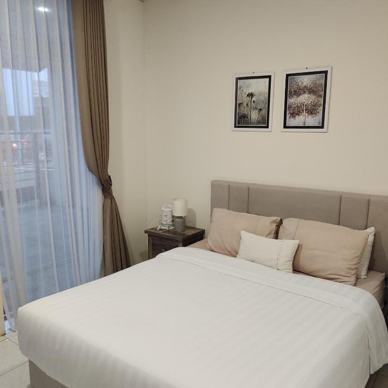 88 House with stunning Mt Merapi View, Kejayan