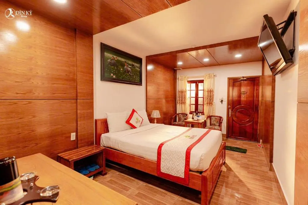 Khách sạn Dìn Ký Cổng Chào Bình Dương, hotel in Thuan An