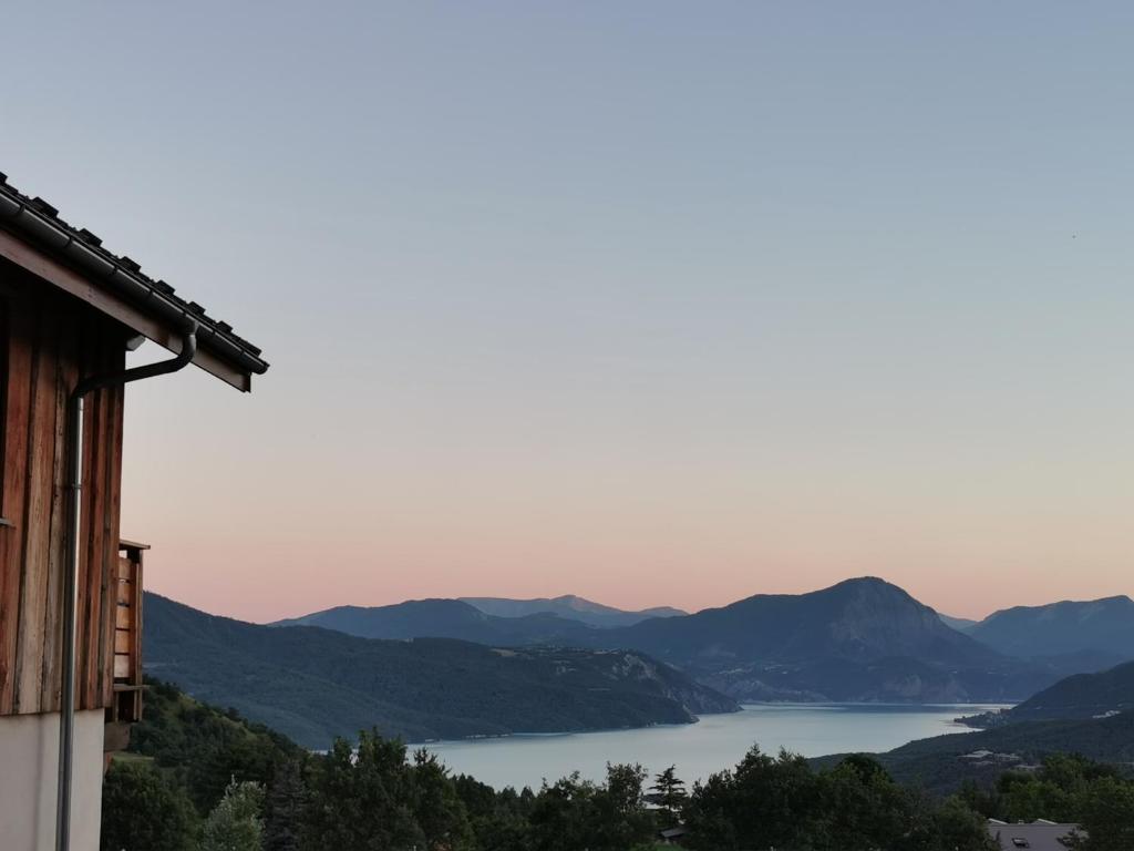 T2 vue lac serre ponçon piscine & tennis - 1