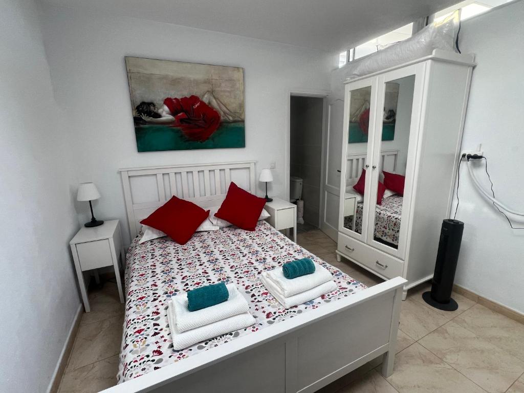 Casa Swn-y-Mor, two bedroom apartment with private pool - 3