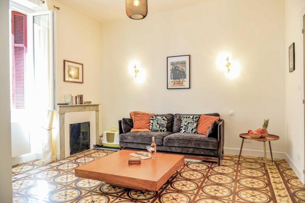 Hyacinthe - Central elevator Wifi - by TGB, Ajaccio