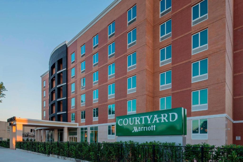 Courtyard by Marriott New York Queens/Fresh Meadows, Queens
