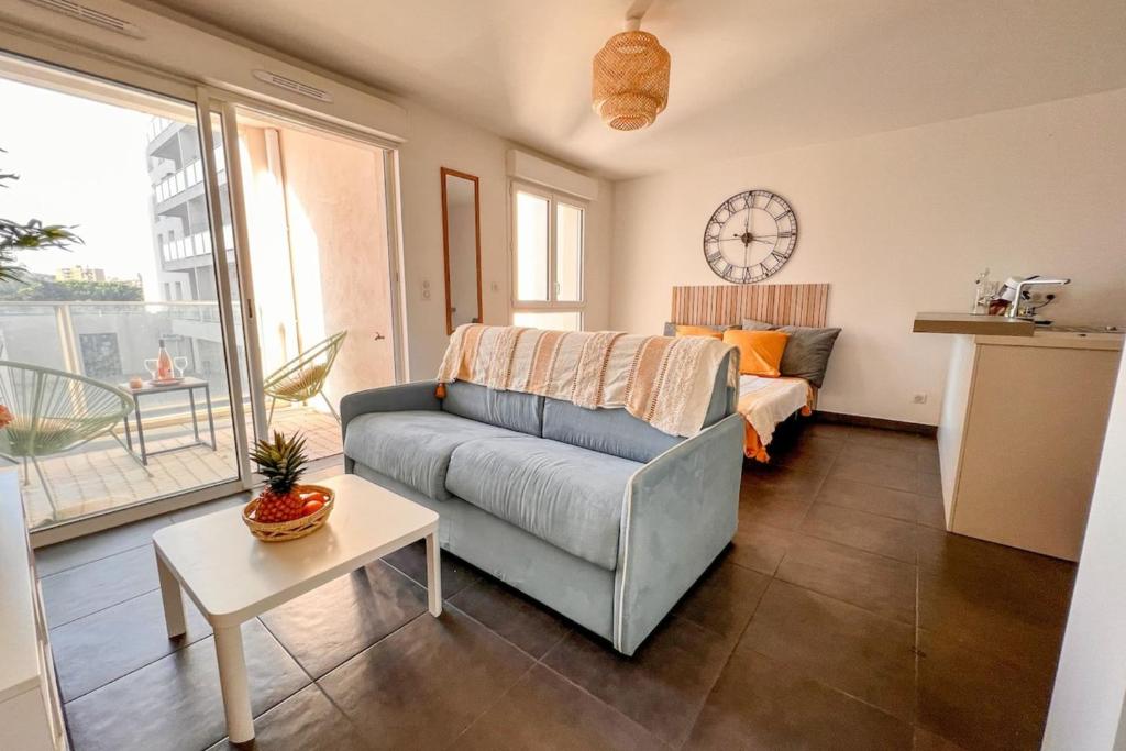 Gina - Modern Luminous Balcony - by TGB, Ajaccio