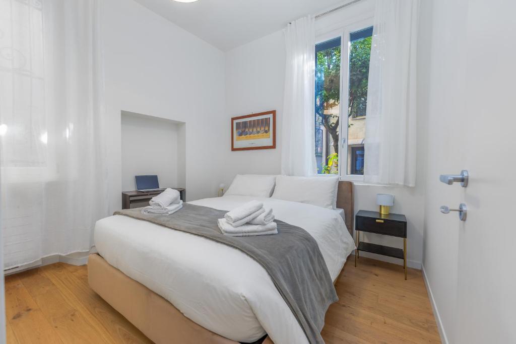 Solari Apartment, in Milan design area, near tortona district, Milano, Milan