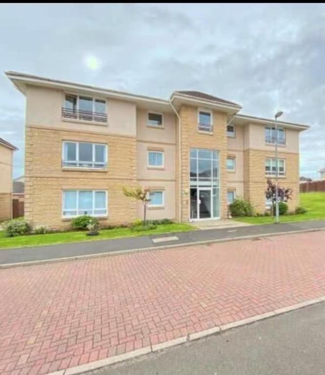 Modern Staycation Apartment, Caldercruix