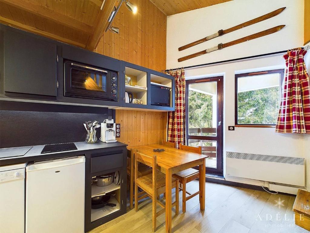 Studio mezzanine cosy, 4/5 pers, à 80m des pistes, balcon, TV/DVD, kichenette équipée - FR-1-398-553 - 2