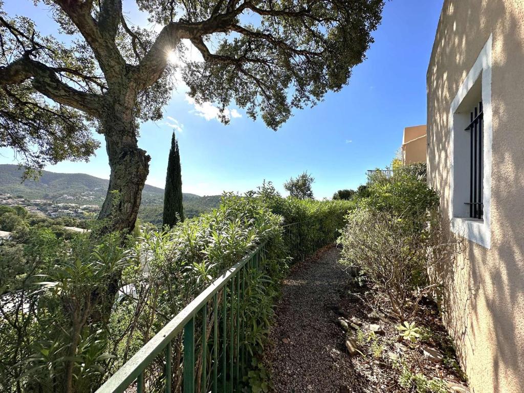 La Courtade, Maison pour 7 personnes dans domaine privé avec piscine à La Londe-Les-Maures - 2