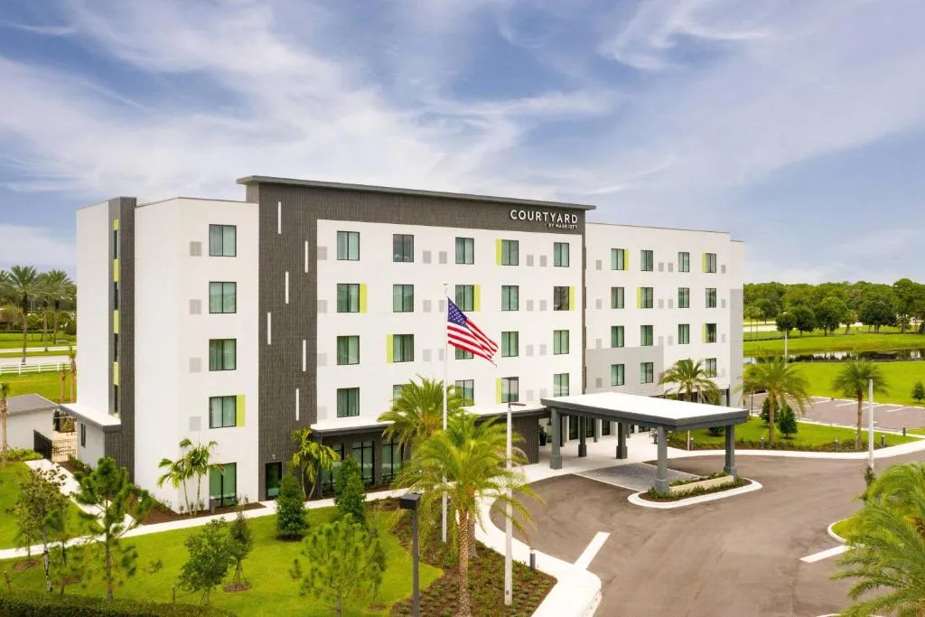 Courtyard by Marriott Port St. Lucie Tradition，位于圣露西港的酒店