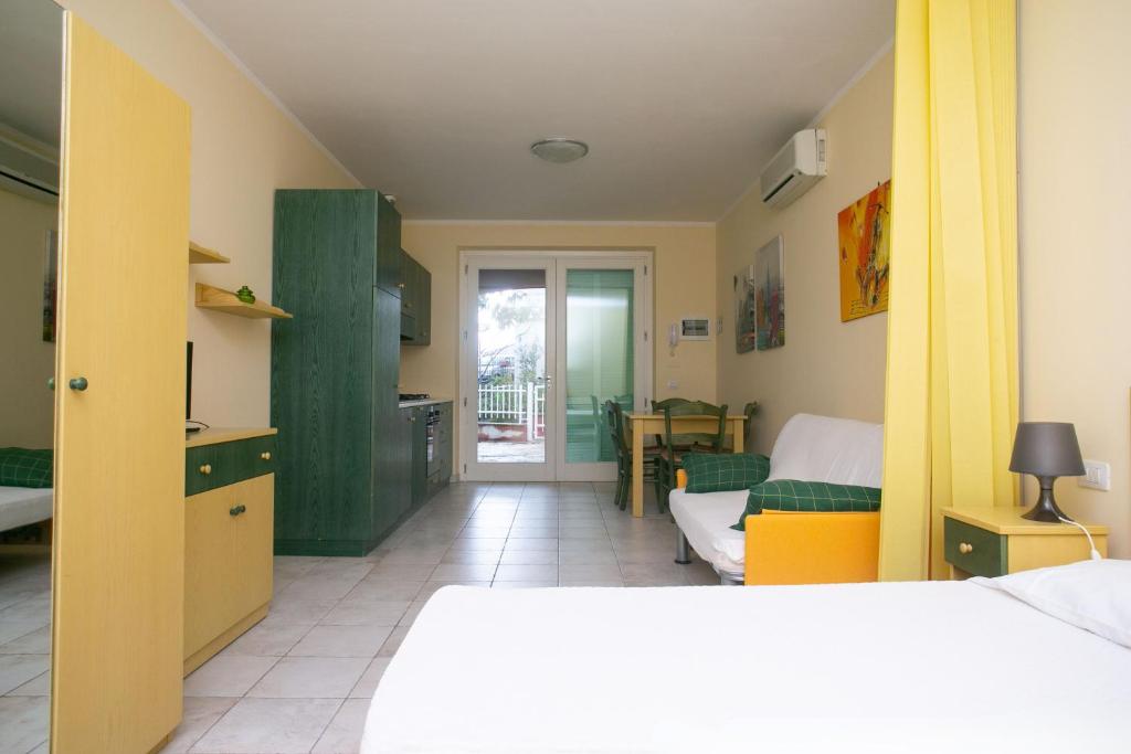 Monolocale con terrazzo a Sirolo - S052 - 5