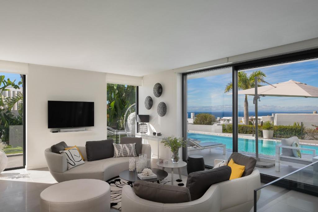 4-Bedroom Modern Villa with Sea View - 4