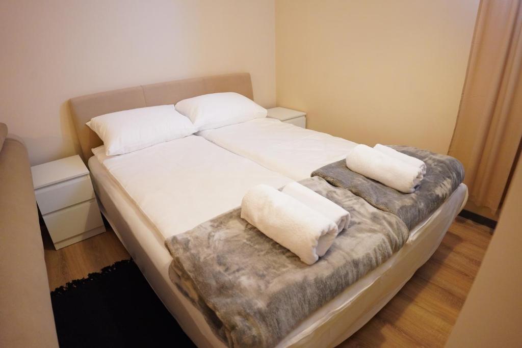 Apartmani Kula Novi Banovci Svetosavska 137 - 2