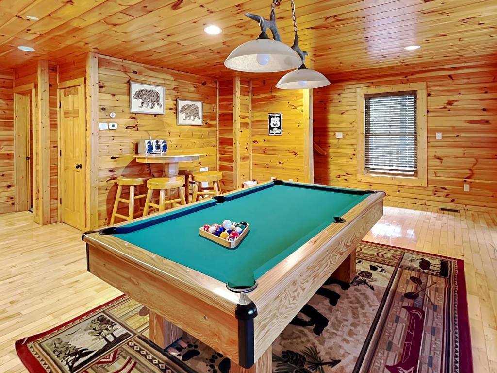 Cloud Dancer, Gatlinburg