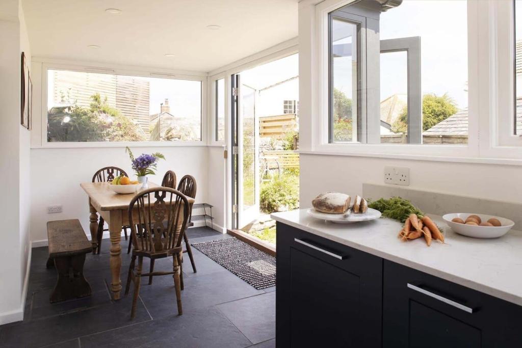 Gorgeous Cottage Parking Short Walk to Beach, Gorran Haven