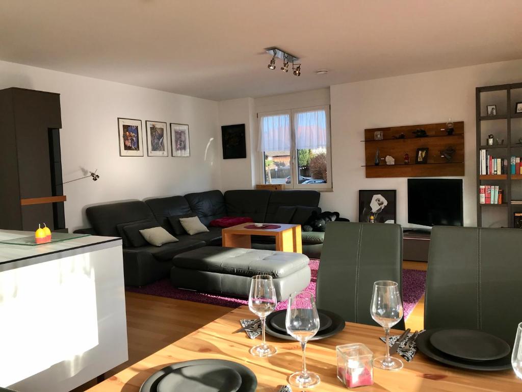 Ferienwohnung Central 1st floor - hochwertige Wohnung mit Balkon und Aufzug - 2