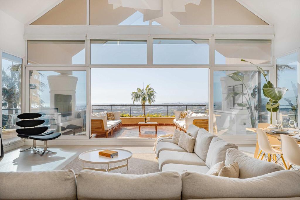 HEATED ROOFTOP POOL PENTHOUSE VIEWS MAGNA MARBELLA - 4