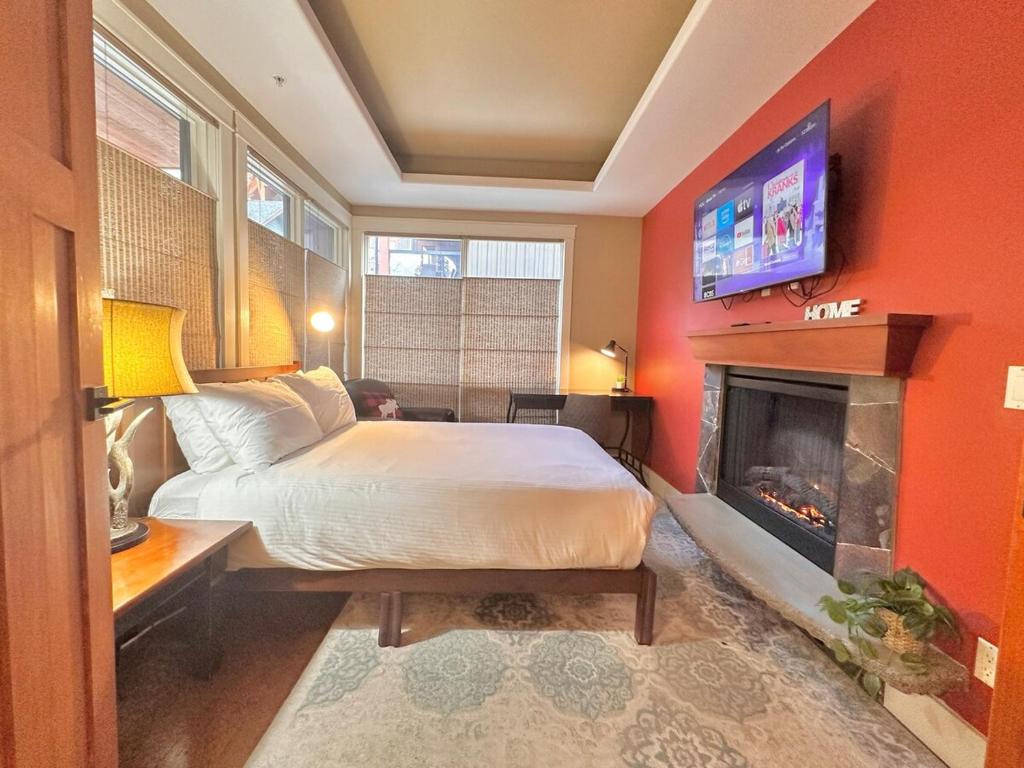 C111 Canmore World Class Solara Resort - Hot tub, Pool, Gym, AirCon, Free Parking & Netflix, Canmore