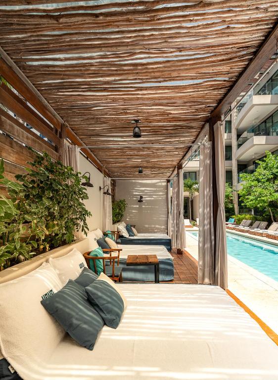 スイミングプール