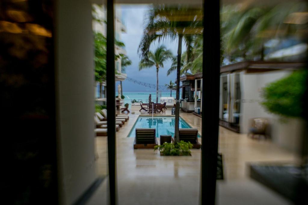 スイミングプール