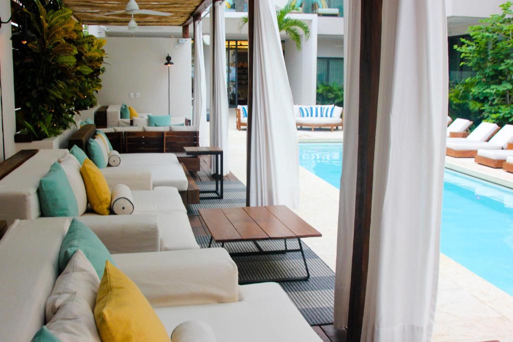 スイミングプール