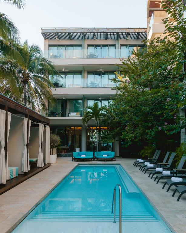 スイミングプール