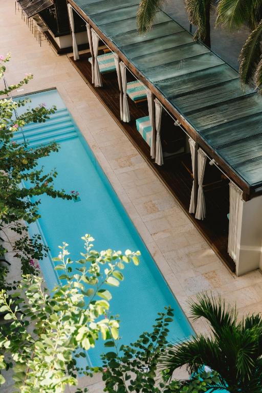 スイミングプール