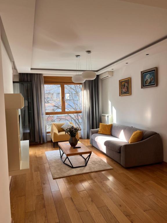 Central Garden Pekovic - 1