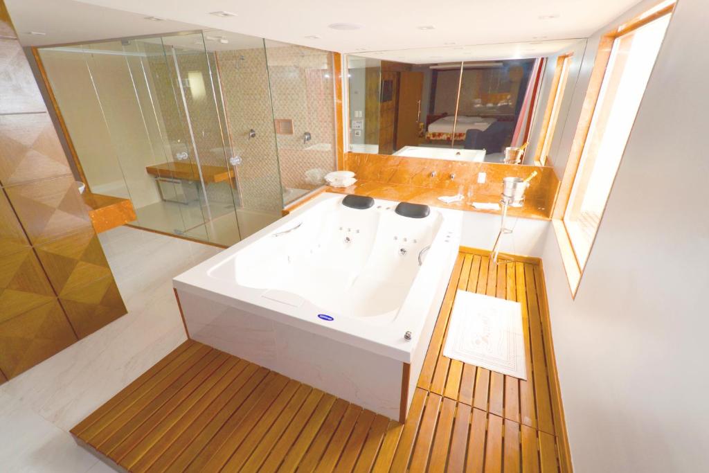 Hot tub