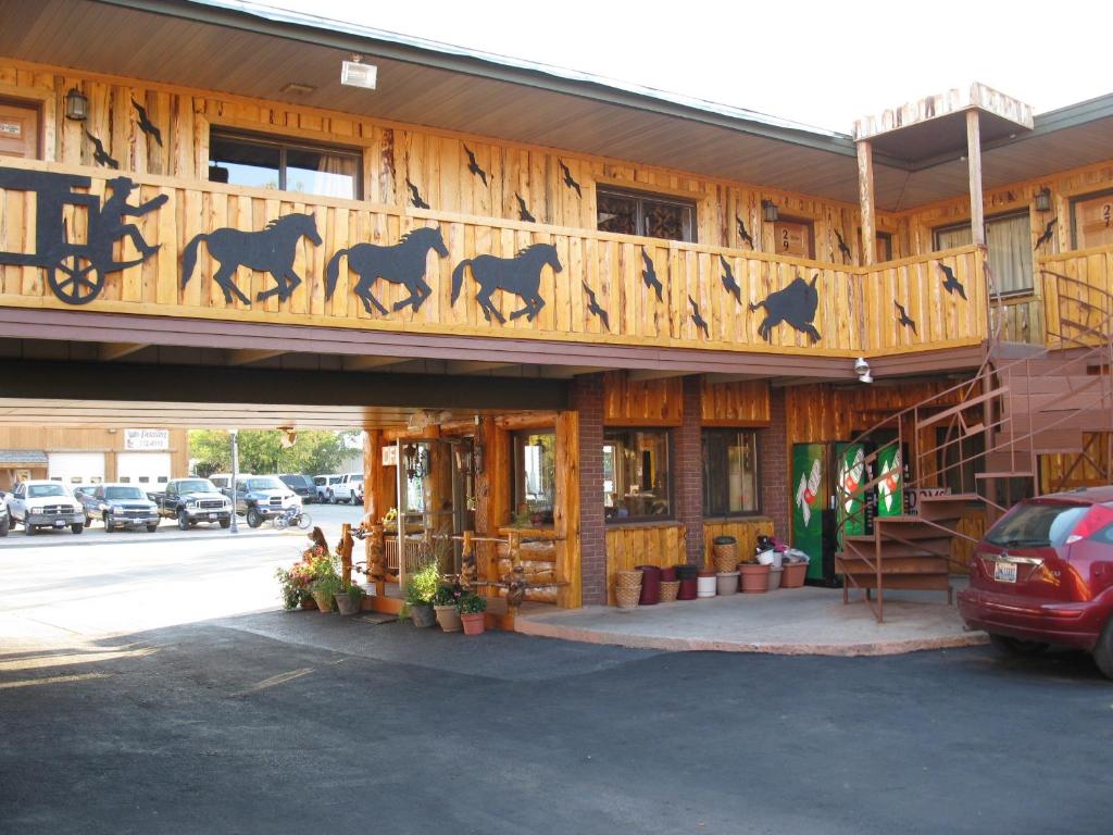 Frontier Lodge photo