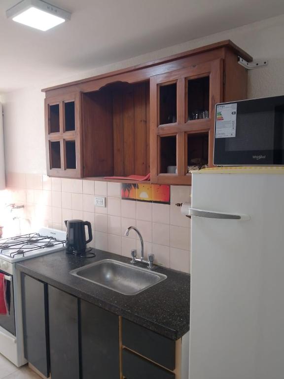 Departamento de 3 ambientes espacioso y luminoso a 10 minutos en auto de la costa con espacio para estacionar al aire libre - 5