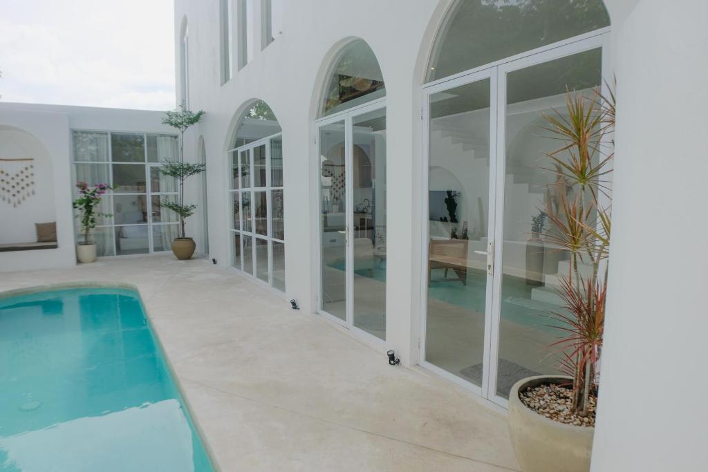 Close to Jimbaran Beach, 3BR with Private Pool, Jimbaran