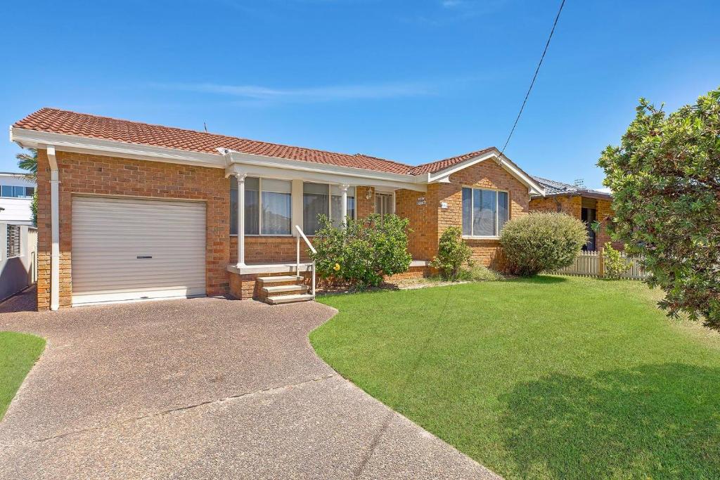 Seashells on Eloora, Long Jetty