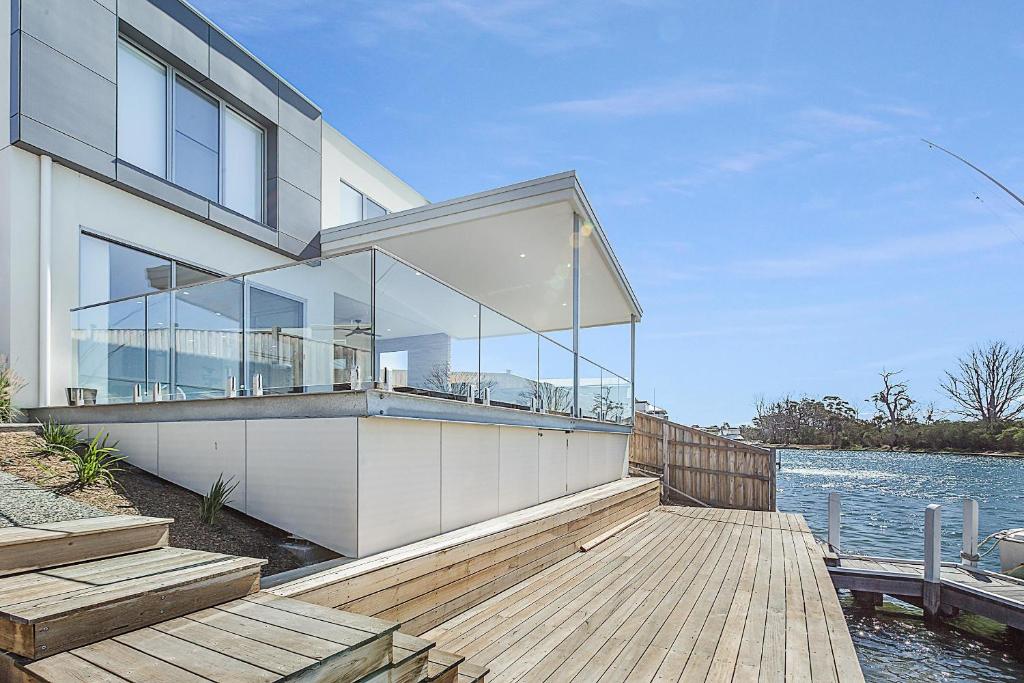 Anchored, Paynesville