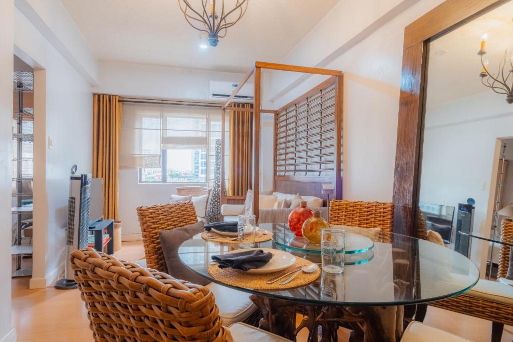 Cozy 1 BR apartment at the heart of BGC, Taguig, Manila