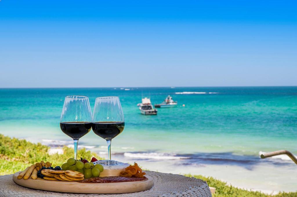 Ledge on the Beach - Nestled right by the waters edge, Ledge Point