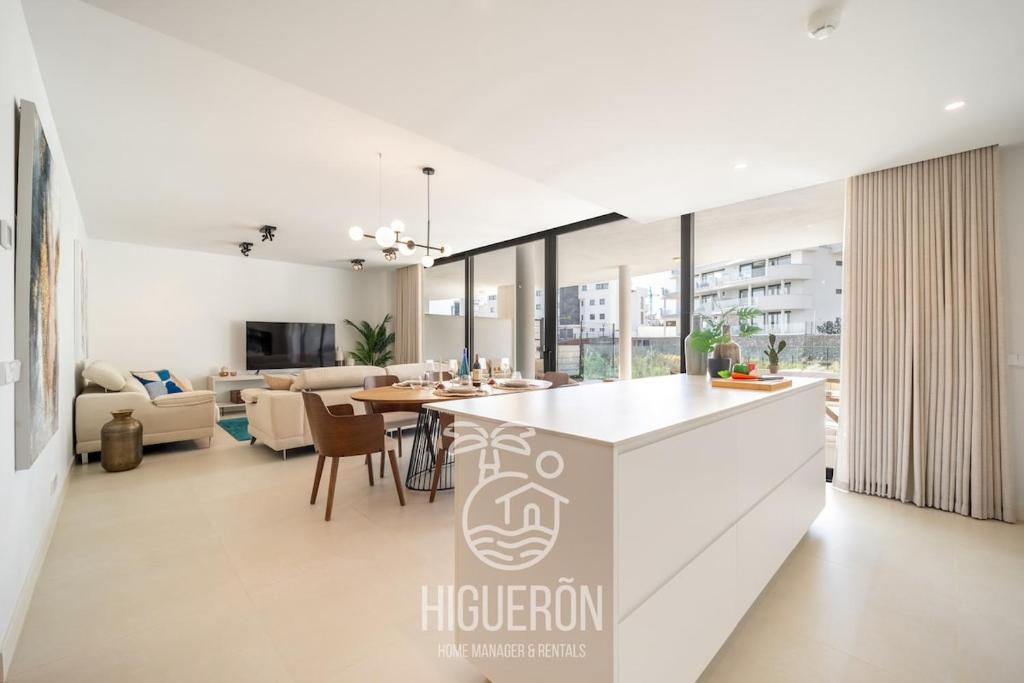 HigueronRentals Sandalo - 3