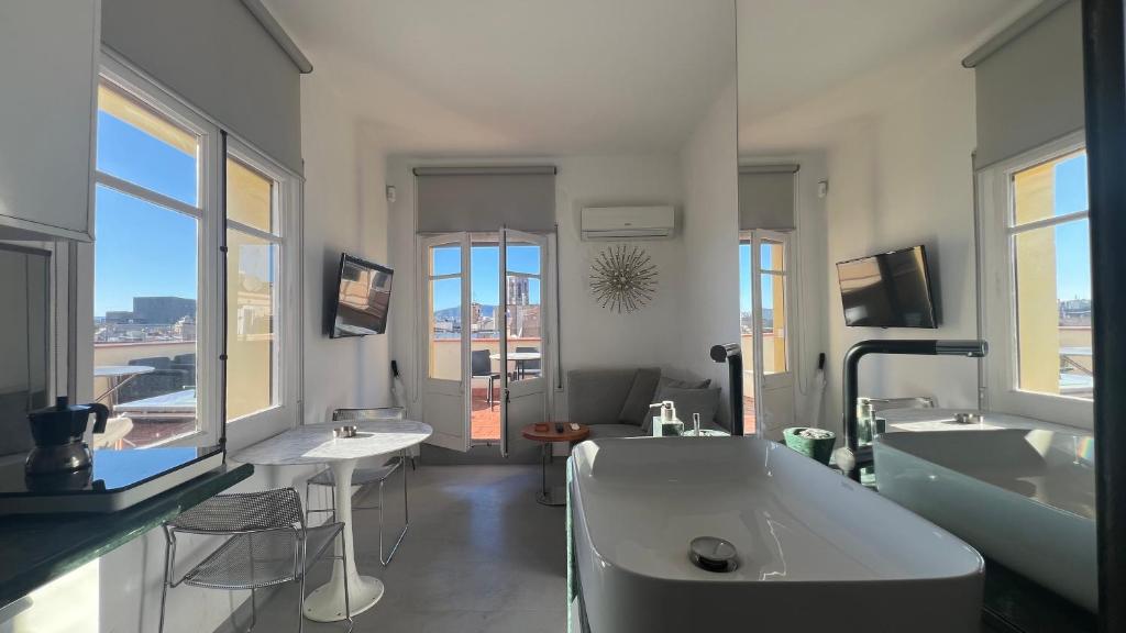 Top Studio with Terrace, Barcelona