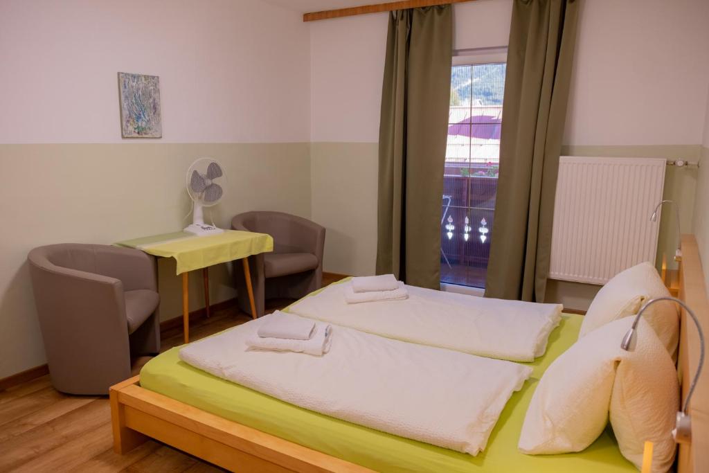 Apartamento de 2 Quartos com Varanda