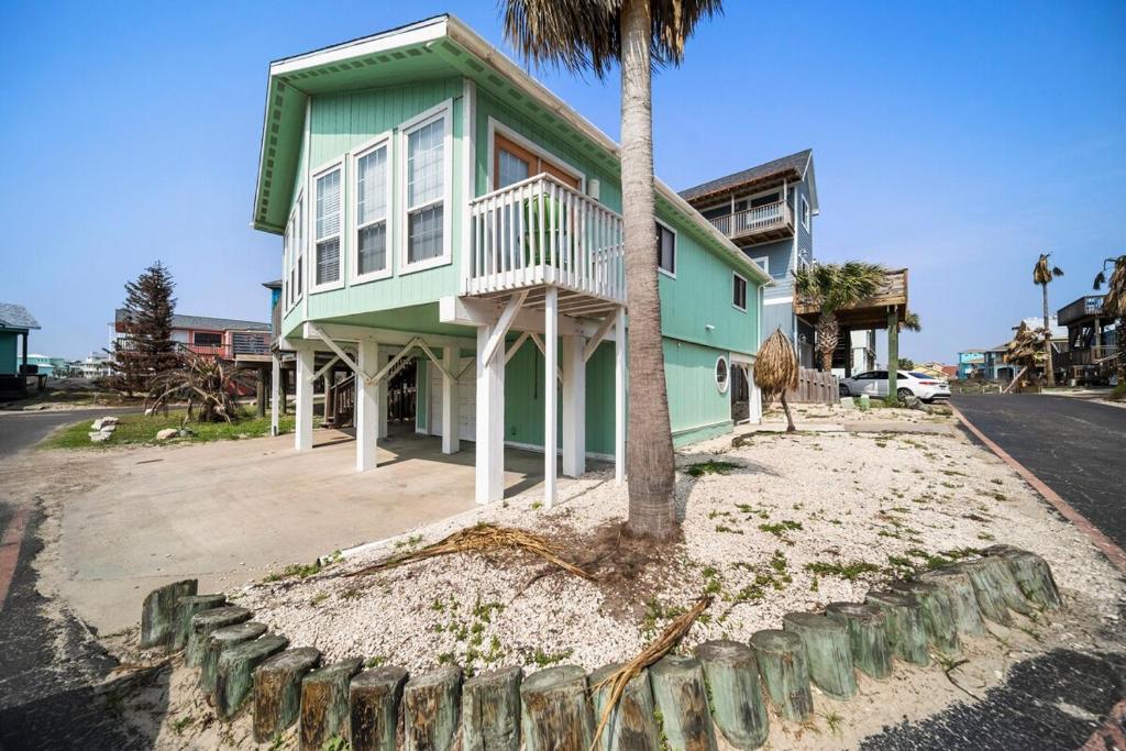 Ocean View, Short Walk to Beach, Free Golf Cart, Port Aransas