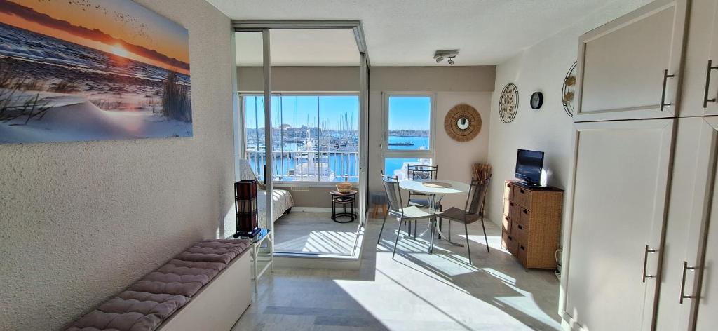 GRAND STUDIO VUE PANORAMIQUE SUR LE PORT, PARKING PRIVE - 2