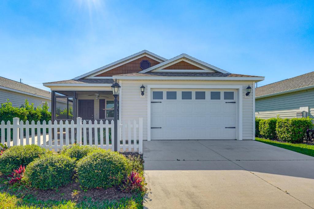 Golf, Shop and Unwind Lovely Home in The Villages!, The Villages